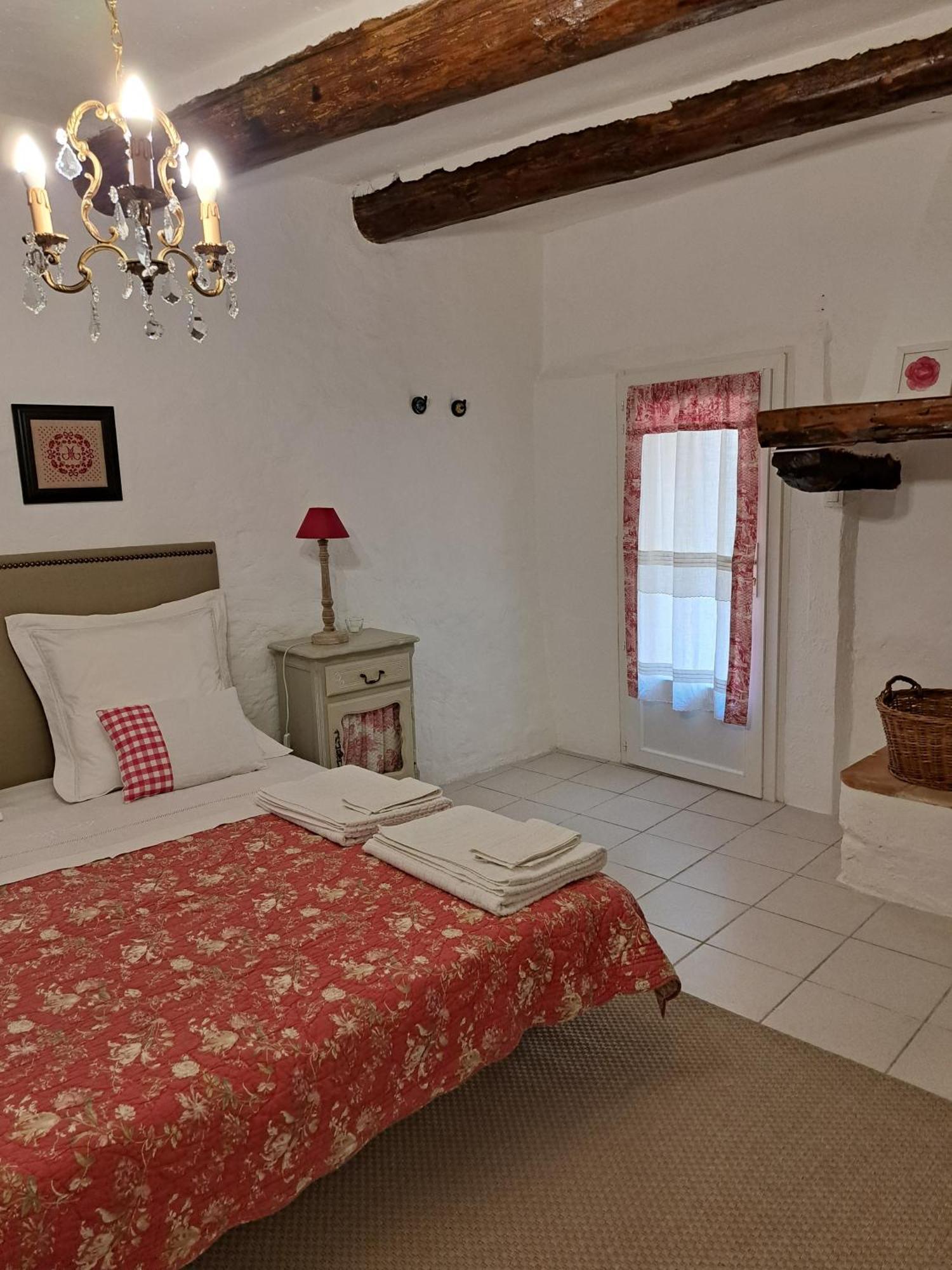 La Maison De Gisele Bed and Breakfast Saint-Victor-des-Oules Εξωτερικό φωτογραφία