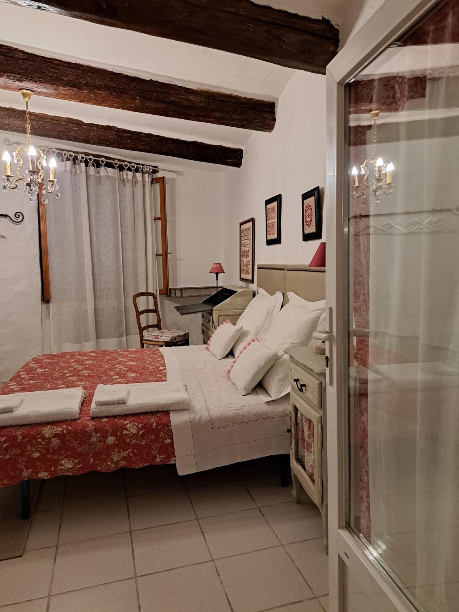 La Maison De Gisele Bed and Breakfast Saint-Victor-des-Oules Εξωτερικό φωτογραφία