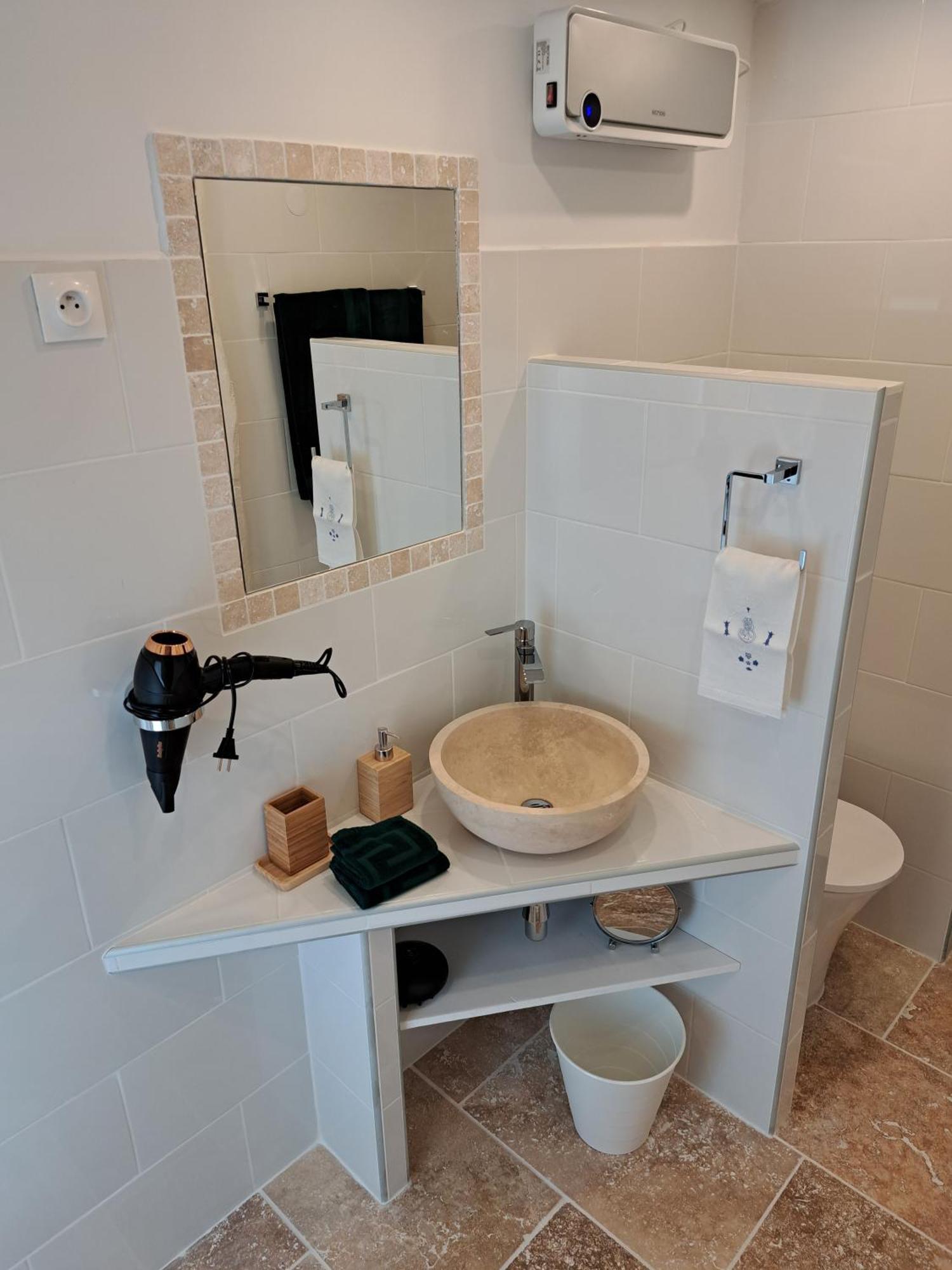 La Maison De Gisele Bed and Breakfast Saint-Victor-des-Oules Εξωτερικό φωτογραφία