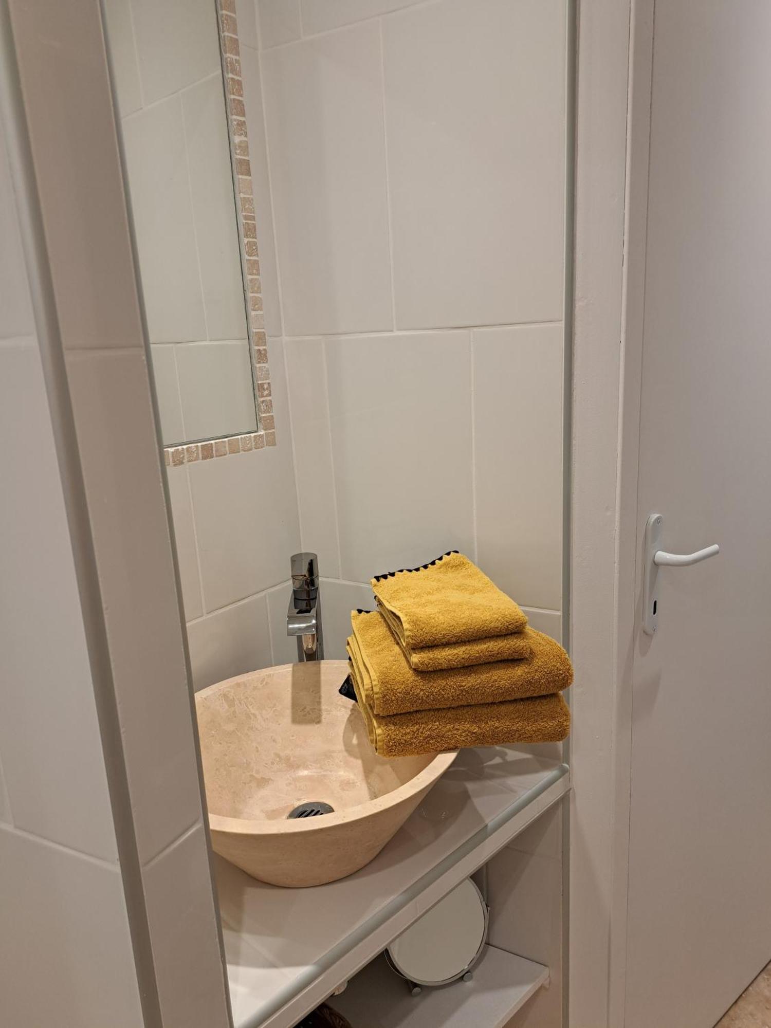 La Maison De Gisele Bed and Breakfast Saint-Victor-des-Oules Δωμάτιο φωτογραφία